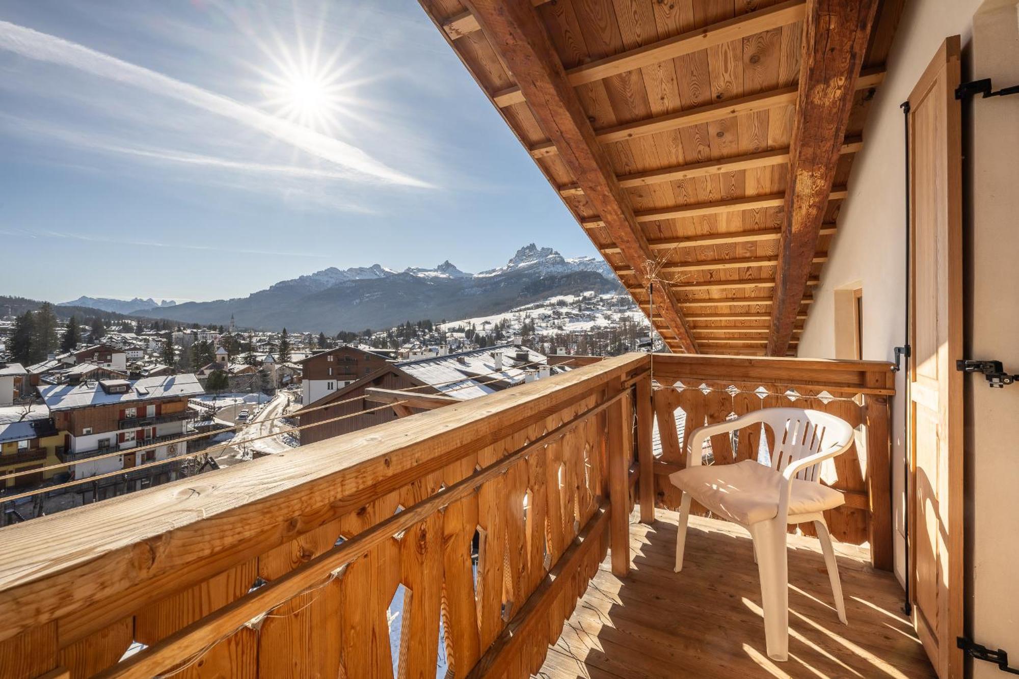 Cortina Lodge Cortina dʼAmpezzo Kültér fotó